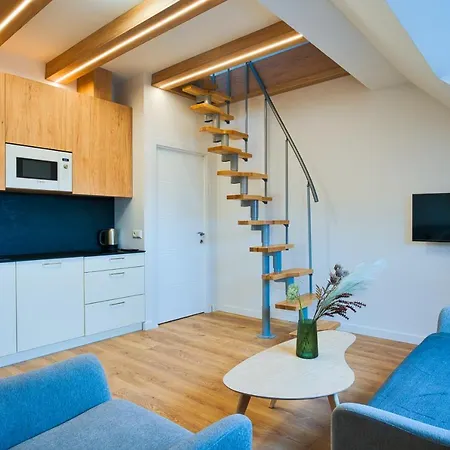 Cosy In The Center With Air Conditioneer! *