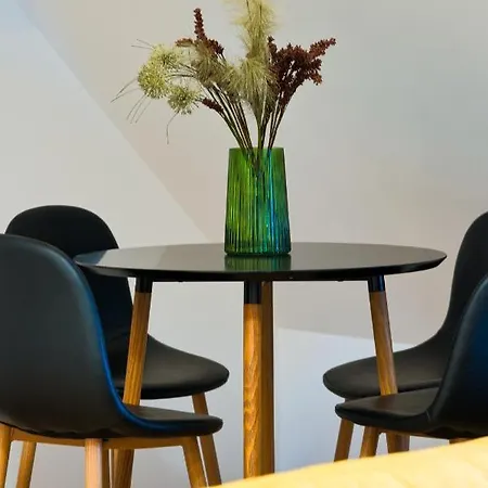 Cosy In The Center With Air Conditioneer! *