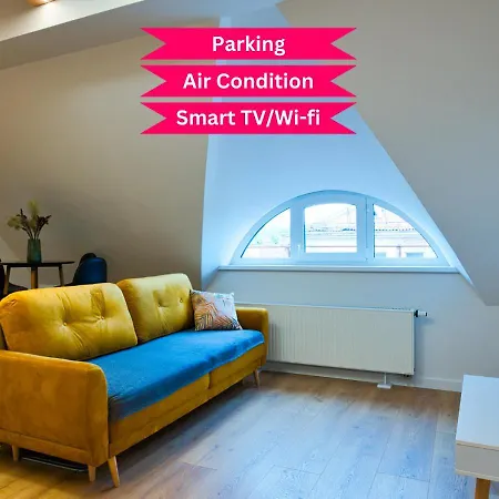 Cosy In The Center With Air Conditioneer! *