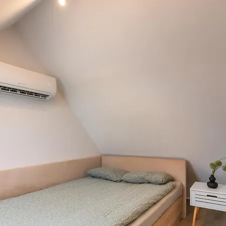 Cosy In The Center With Air Conditioneer! *