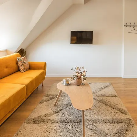 Cosy In The Center With Air Conditioneer!