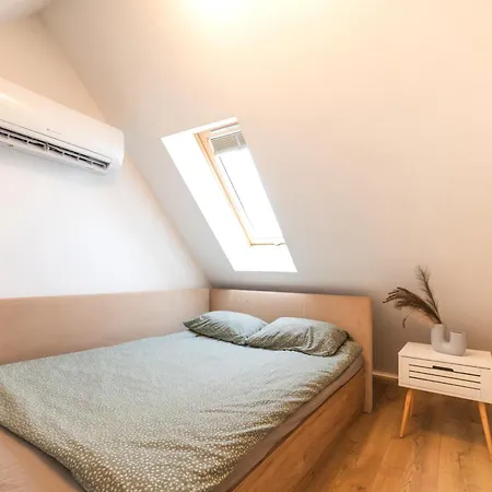 Appartamento Cosy In The Center With Air Conditioneer!