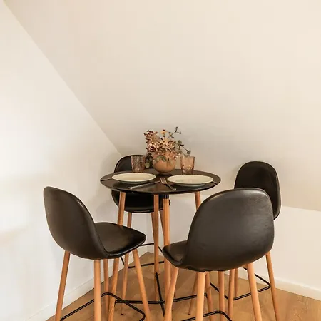 Appartamento Cosy In The Center With Air Conditioneer!